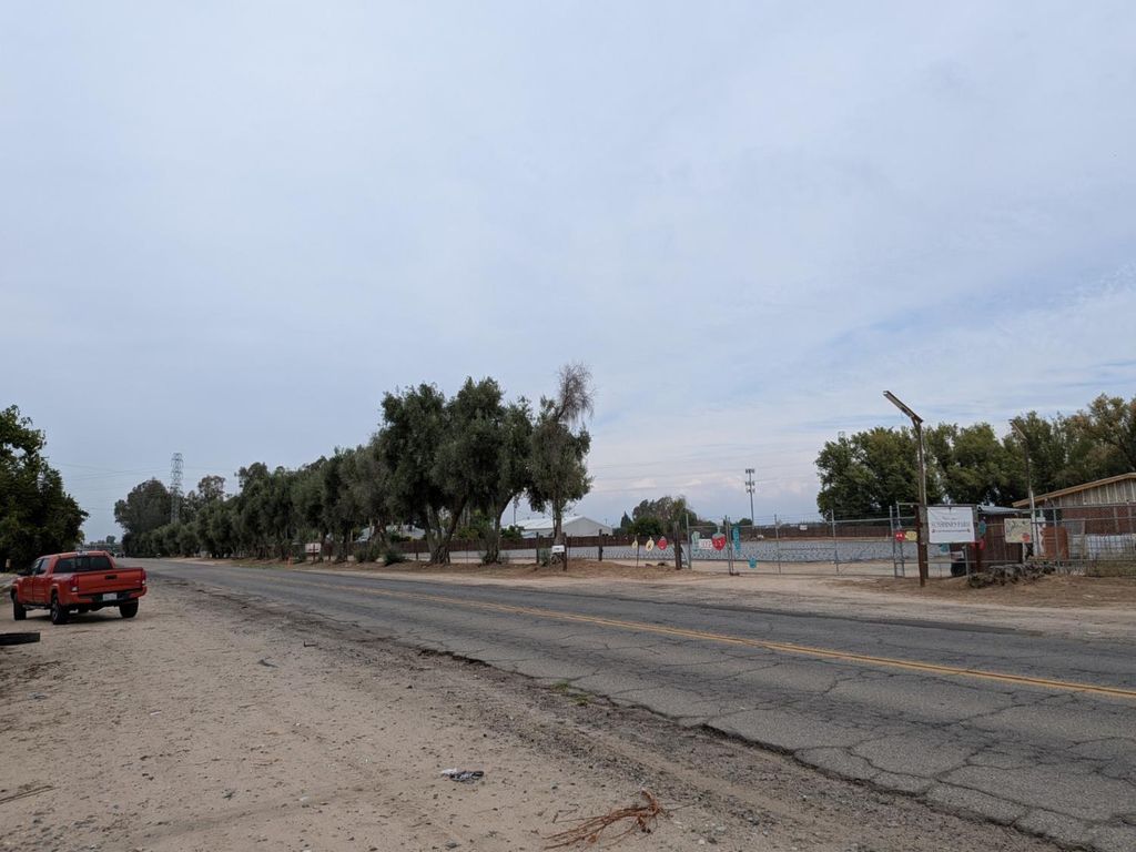 Image 20 of property listing at 284 S Temperance Avenue, Fresno, CA 93727