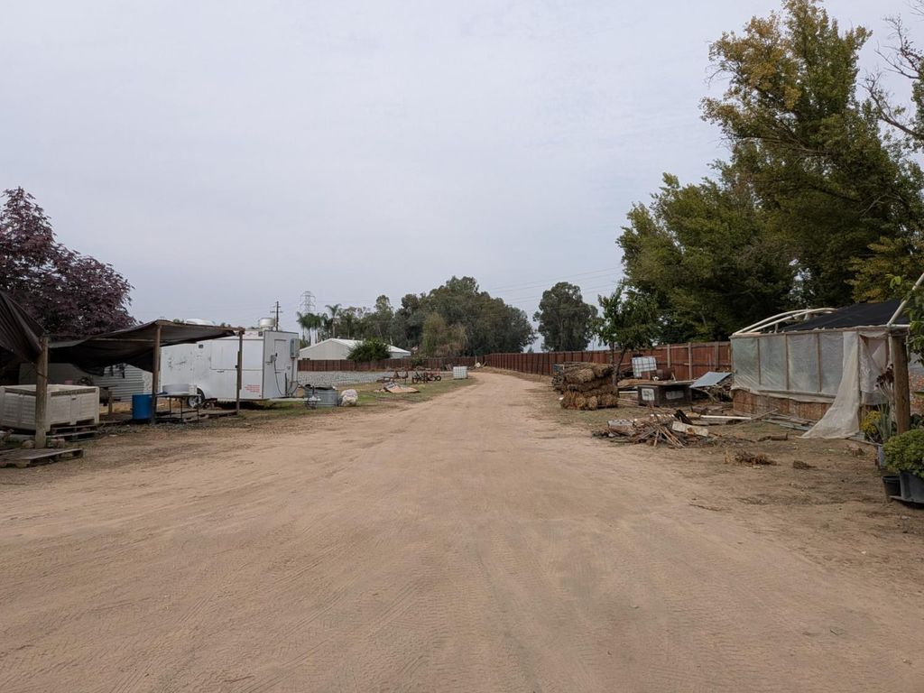 Image 24 of property listing at 284 S Temperance Avenue, Fresno, CA 93727