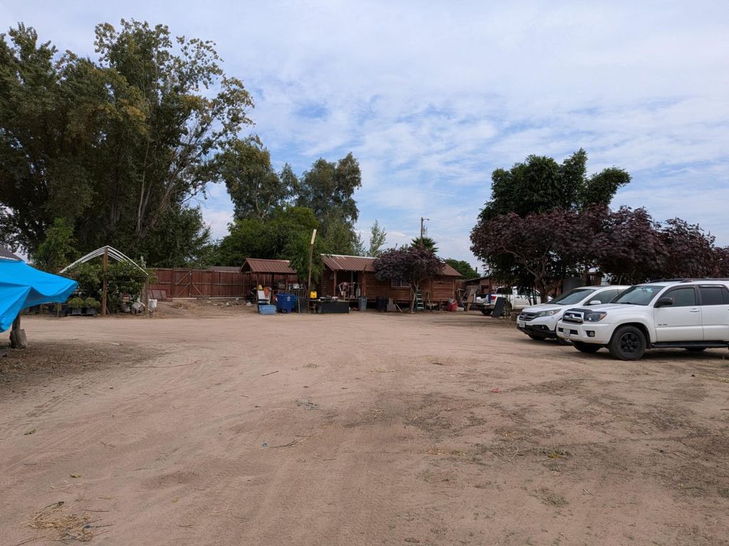 Image 26 of property listing at 284 S Temperance Avenue, Fresno, CA 93727