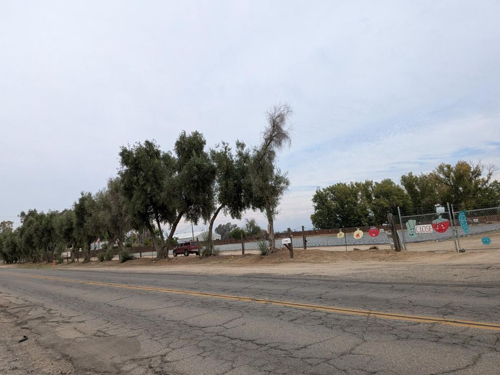 Image 5 of property listing at 284 S Temperance Avenue, Fresno, CA 93727