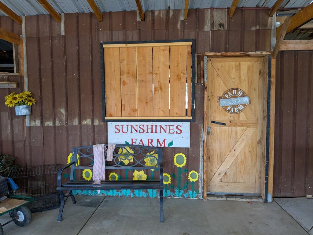 Image 7 of property listing at 284 S Temperance Avenue, Fresno, CA 93727