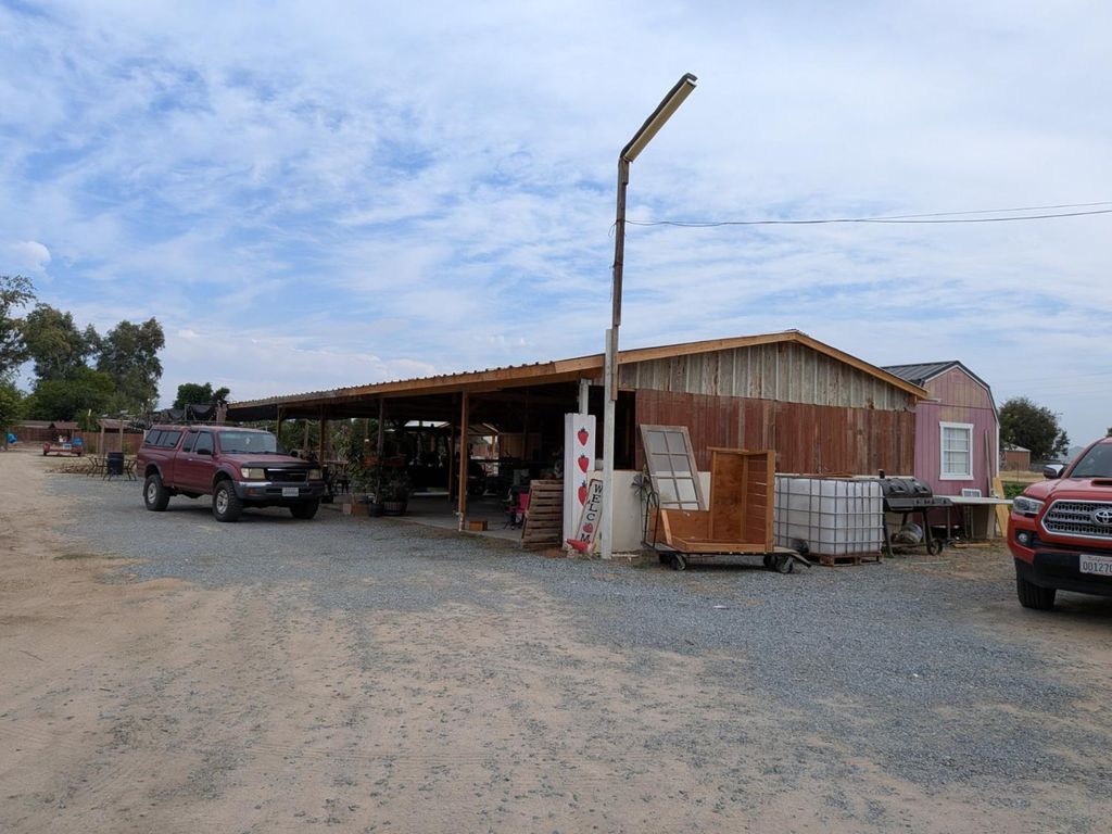 Image 8 of property listing at 284 S Temperance Avenue, Fresno, CA 93727