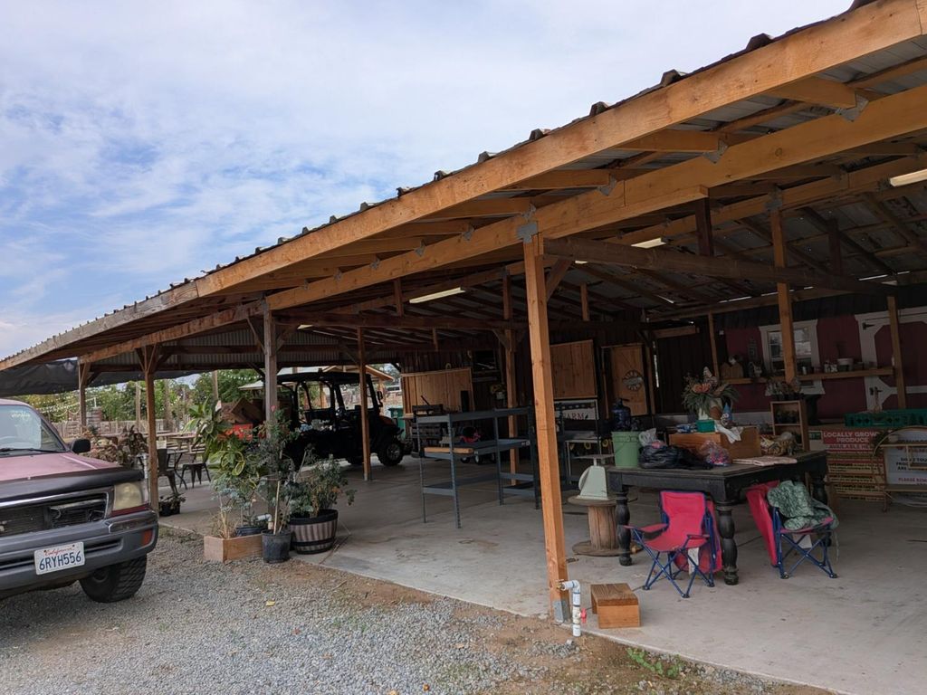 Image 9 of property listing at 284 S Temperance Avenue, Fresno, CA 93727