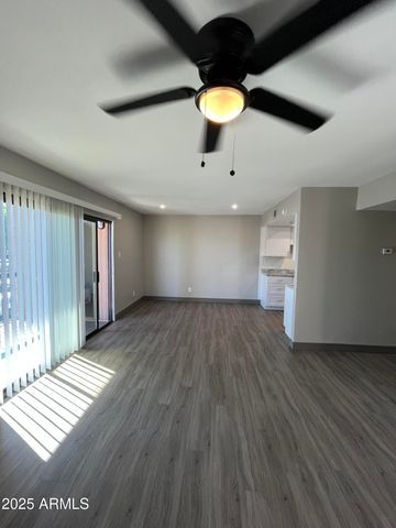 3810 N MARYVALE Parkway 2075, Phoenix, AZ 85031