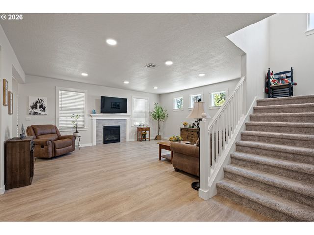 5094 CEDAR VIEW Dr, Springfield, OR 97478