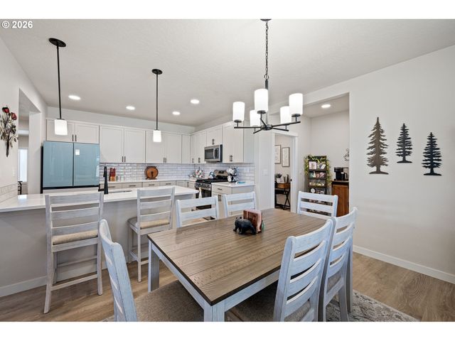 5094 CEDAR VIEW Dr, Springfield, OR 97478