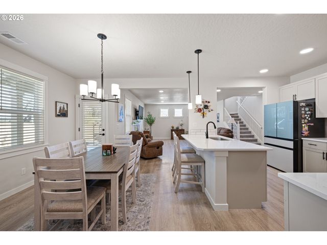 5094 CEDAR VIEW Dr, Springfield, OR 97478