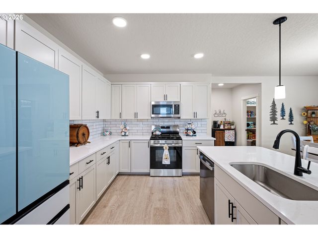 5094 CEDAR VIEW Dr, Springfield, OR 97478