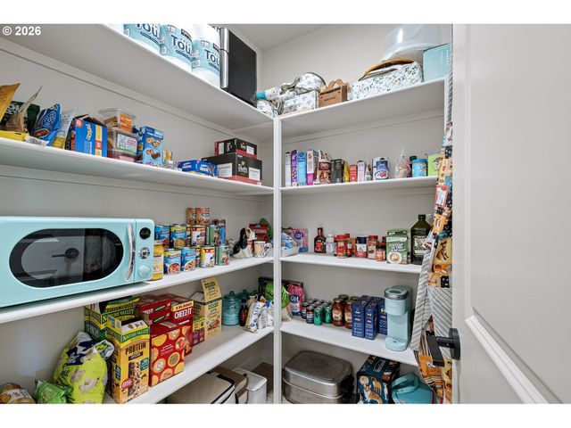 5094 CEDAR VIEW Dr, Springfield, OR 97478