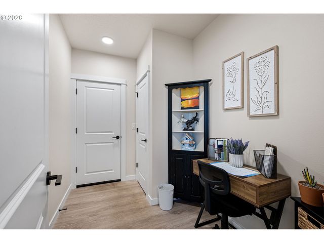 5094 CEDAR VIEW Dr, Springfield, OR 97478