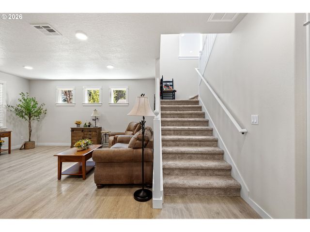 5094 CEDAR VIEW Dr, Springfield, OR 97478