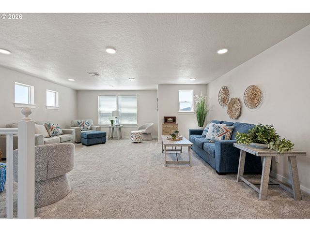 5094 CEDAR VIEW Dr, Springfield, OR 97478