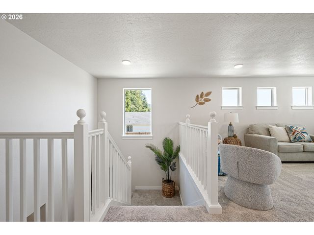 5094 CEDAR VIEW Dr, Springfield, OR 97478