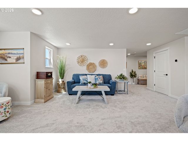 5094 CEDAR VIEW Dr, Springfield, OR 97478