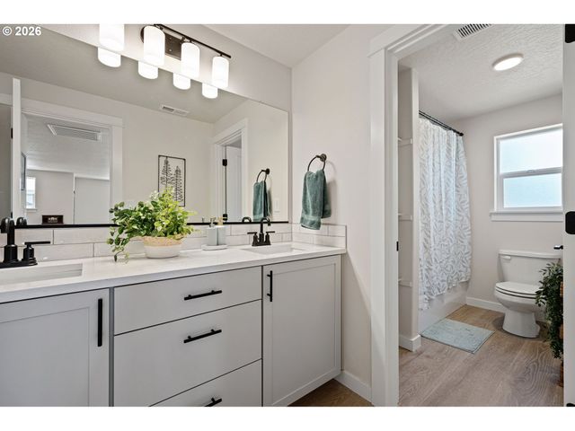 5094 CEDAR VIEW Dr, Springfield, OR 97478