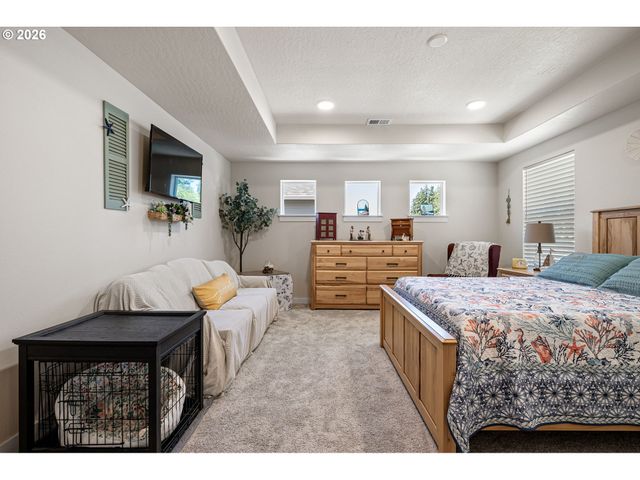 5094 CEDAR VIEW Dr, Springfield, OR 97478
