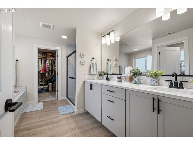 5094 CEDAR VIEW Dr, Springfield, OR 97478