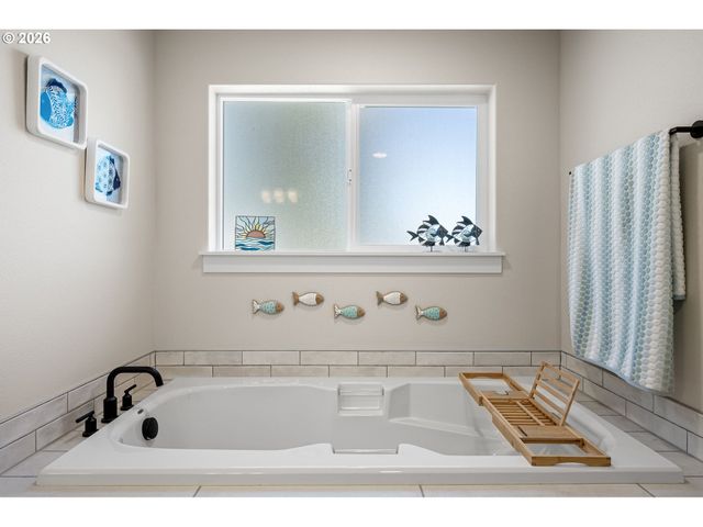 5094 CEDAR VIEW Dr, Springfield, OR 97478