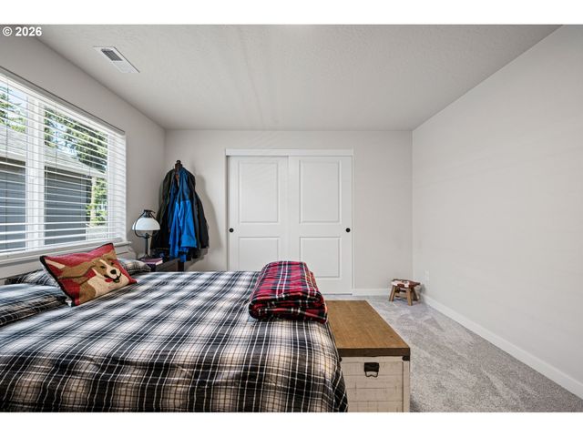 5094 CEDAR VIEW Dr, Springfield, OR 97478