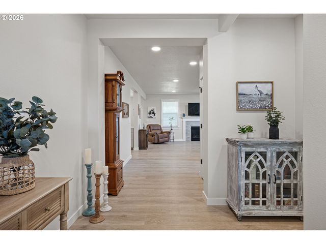 5094 CEDAR VIEW Dr, Springfield, OR 97478