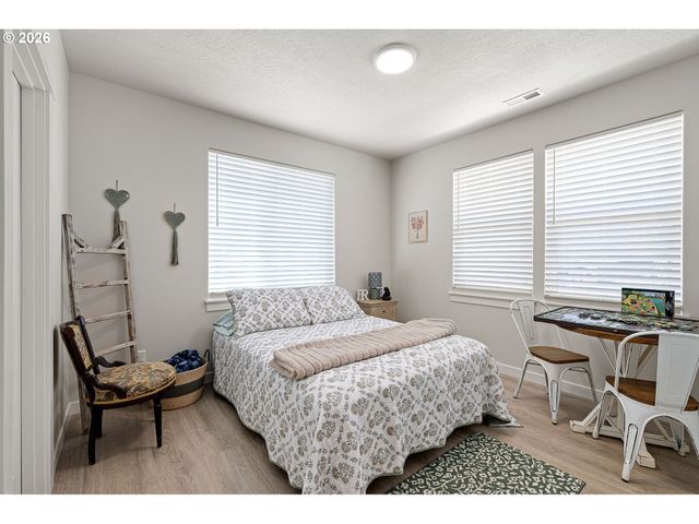 5094 CEDAR VIEW Dr, Springfield, OR 97478