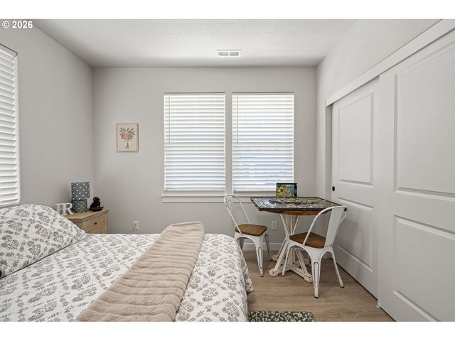 5094 CEDAR VIEW Dr, Springfield, OR 97478