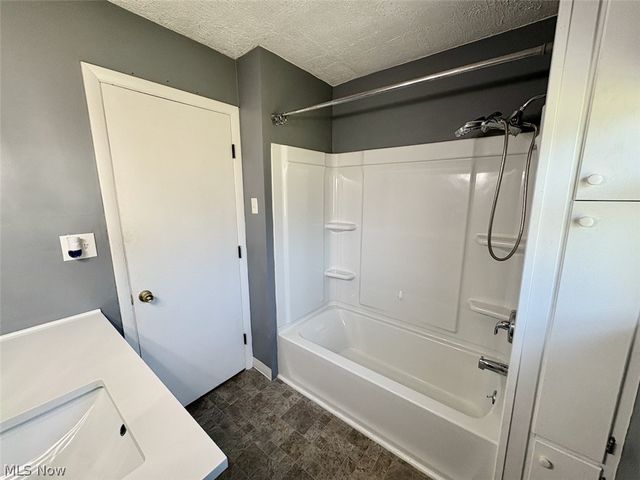 89 Roosevelt Drive, Geneva, OH 44041