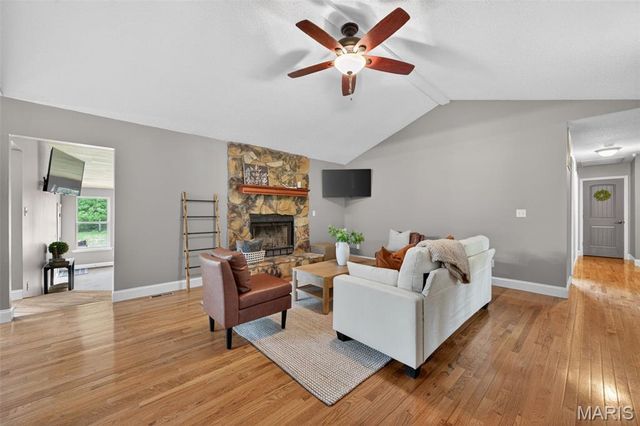 1510 Highway Dd, Defiance, MO 63341