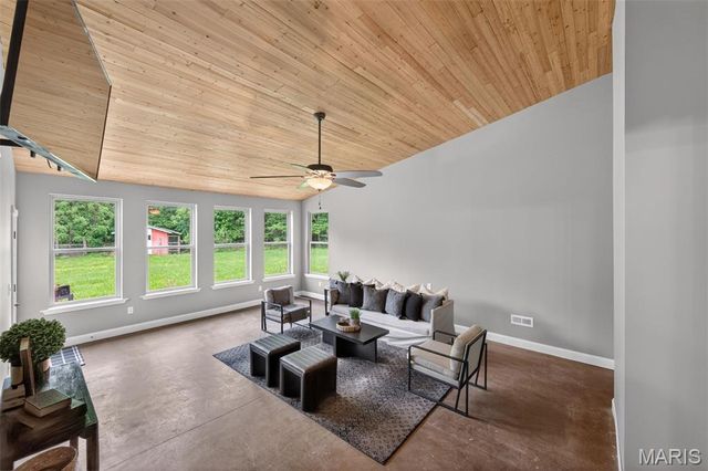 1510 Highway Dd, Defiance, MO 63341