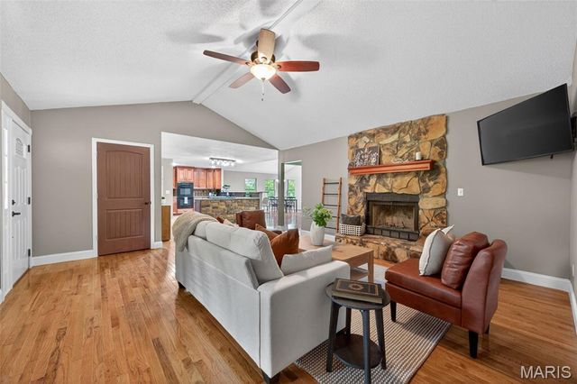 1510 Highway Dd, Defiance, MO 63341