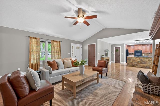 1510 Highway Dd, Defiance, MO 63341
