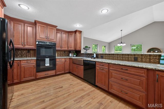 1510 Highway Dd, Defiance, MO 63341