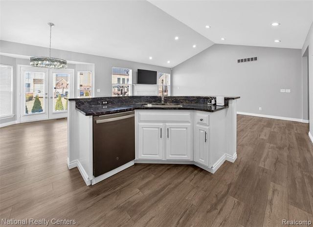 6871 Haymarket, Utica, MI 48317