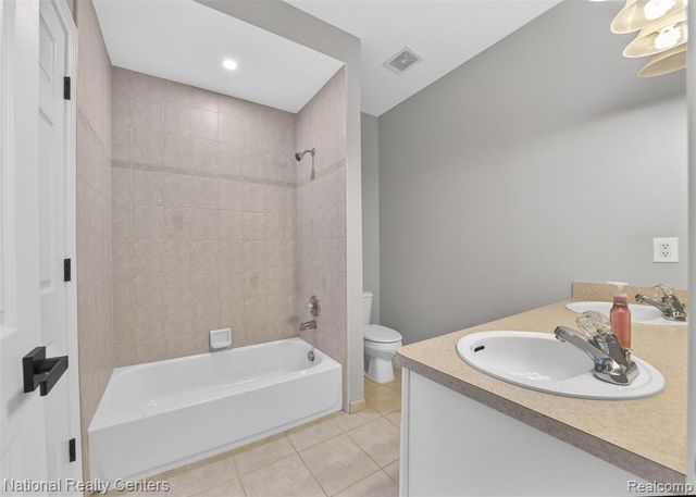 6871 Haymarket, Utica, MI 48317