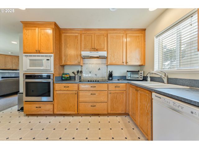 7850 PINE BEACH Loop, Rockaway Beach, OR 97136