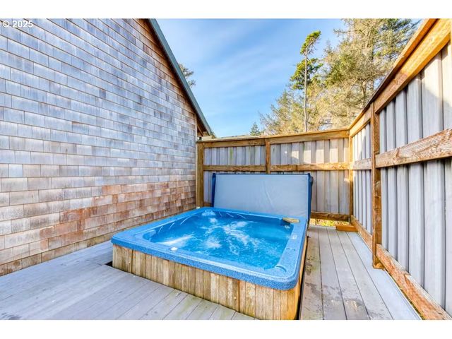 7850 PINE BEACH Loop, Rockaway Beach, OR 97136