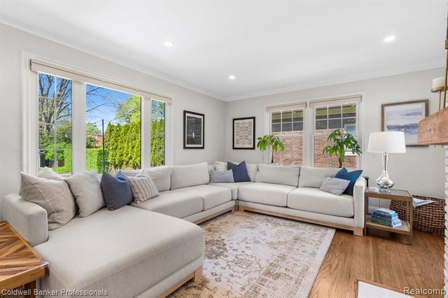 631 Washington Road, Grosse Pointe, MI 48230