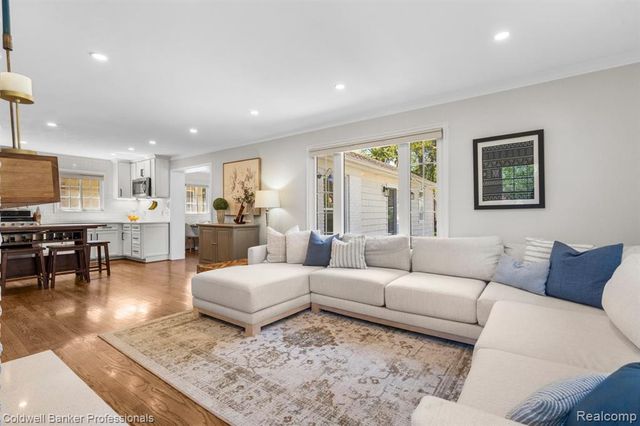 631 Washington Road, Grosse Pointe, MI 48230
