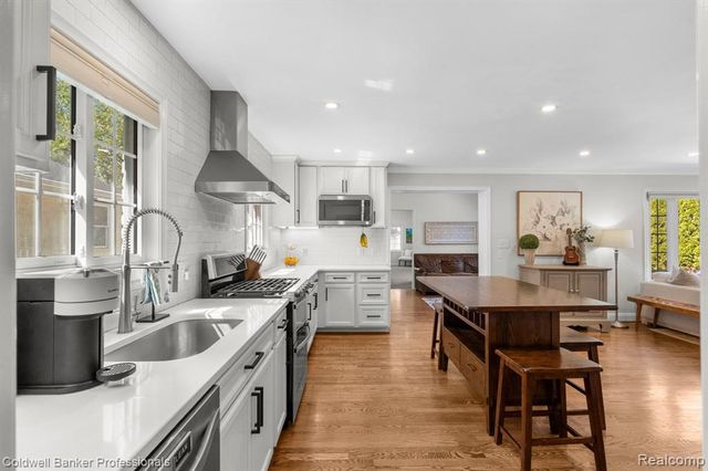 631 Washington Road, Grosse Pointe, MI 48230