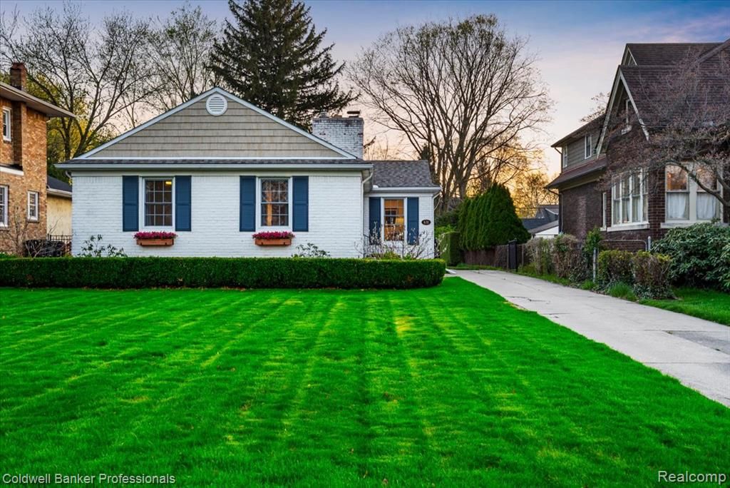 631 Washington Road, Grosse Pointe, MI 48230