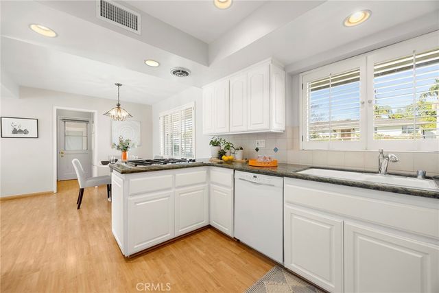 712 Toussau, Fullerton, CA 92831