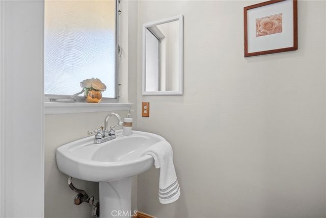 712 Toussau, Fullerton, CA 92831