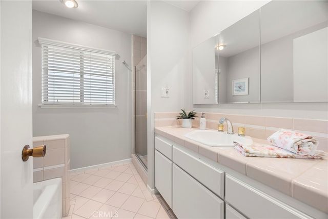 712 Toussau, Fullerton, CA 92831