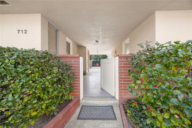 712 Toussau, Fullerton, CA 92831