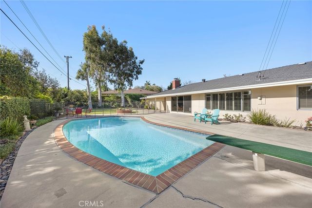 712 Toussau, Fullerton, CA 92831