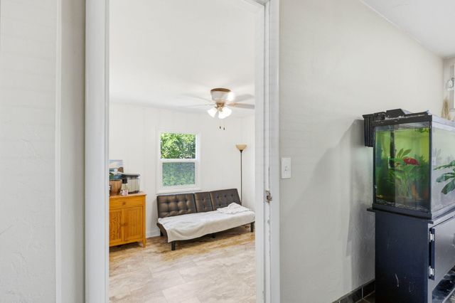 876 W Stewart Avenue, Medford, OR 97501