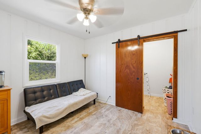 876 W Stewart Avenue, Medford, OR 97501
