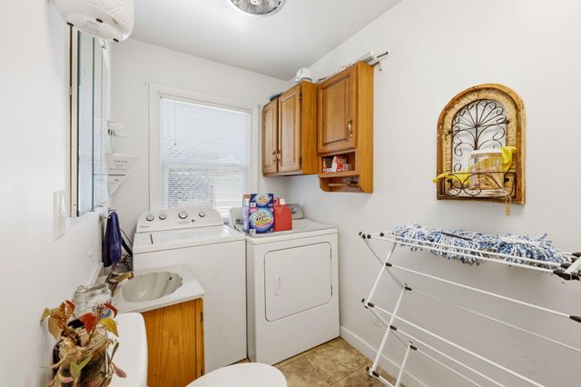 876 W Stewart Avenue, Medford, OR 97501