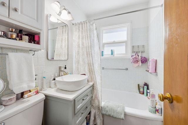 876 W Stewart Avenue, Medford, OR 97501