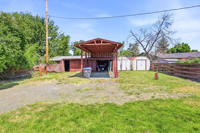 876 W Stewart Avenue, Medford, OR 97501